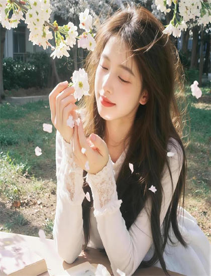 情色片文化解读：《瞄准轻熟女》的叙事结构与视觉语言 ——深入探索情色片的艺术世界